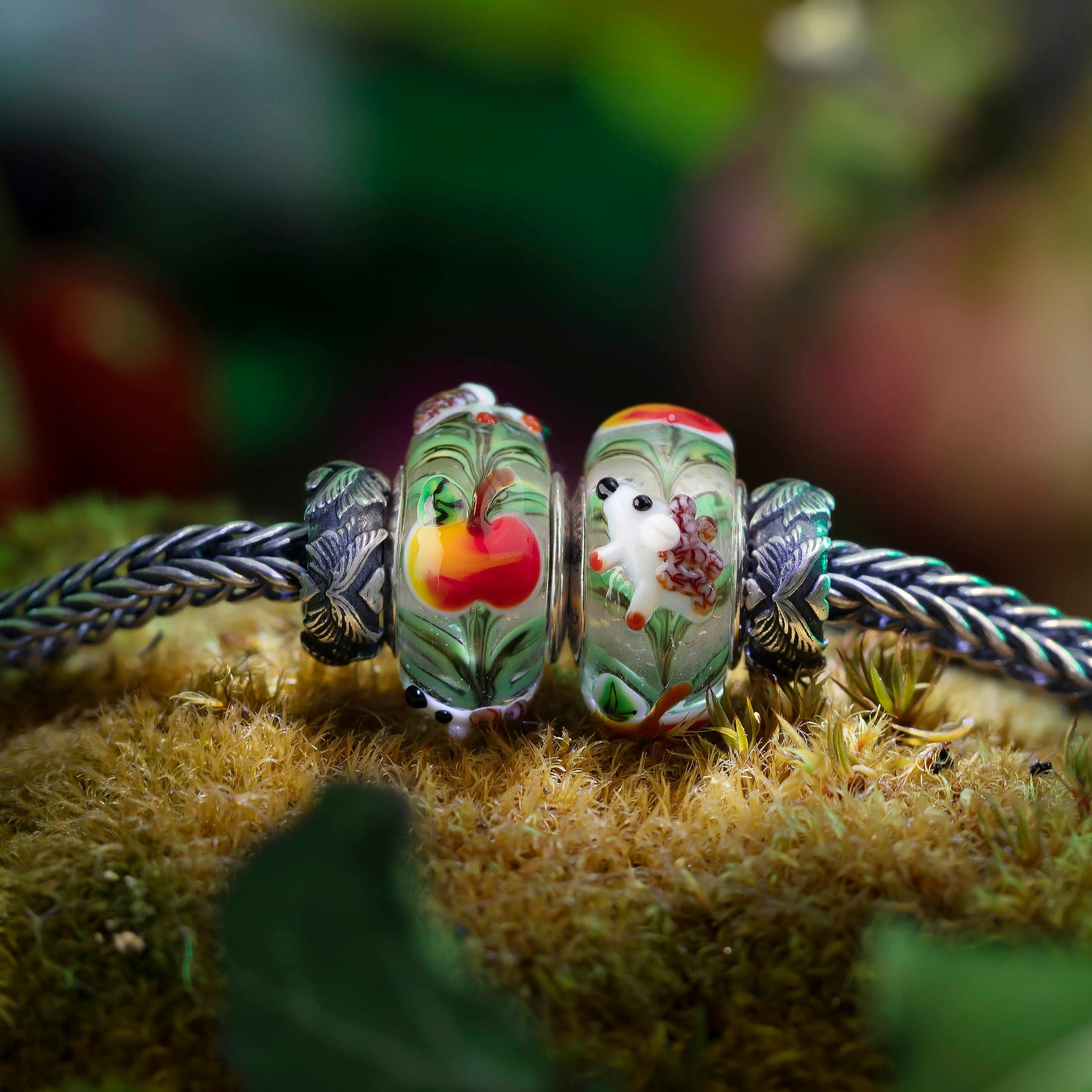 Elfbeads Mushie Keeper green; red glass Bead by The Alternative Bead. Your official Elfbeads Retailer from Germany