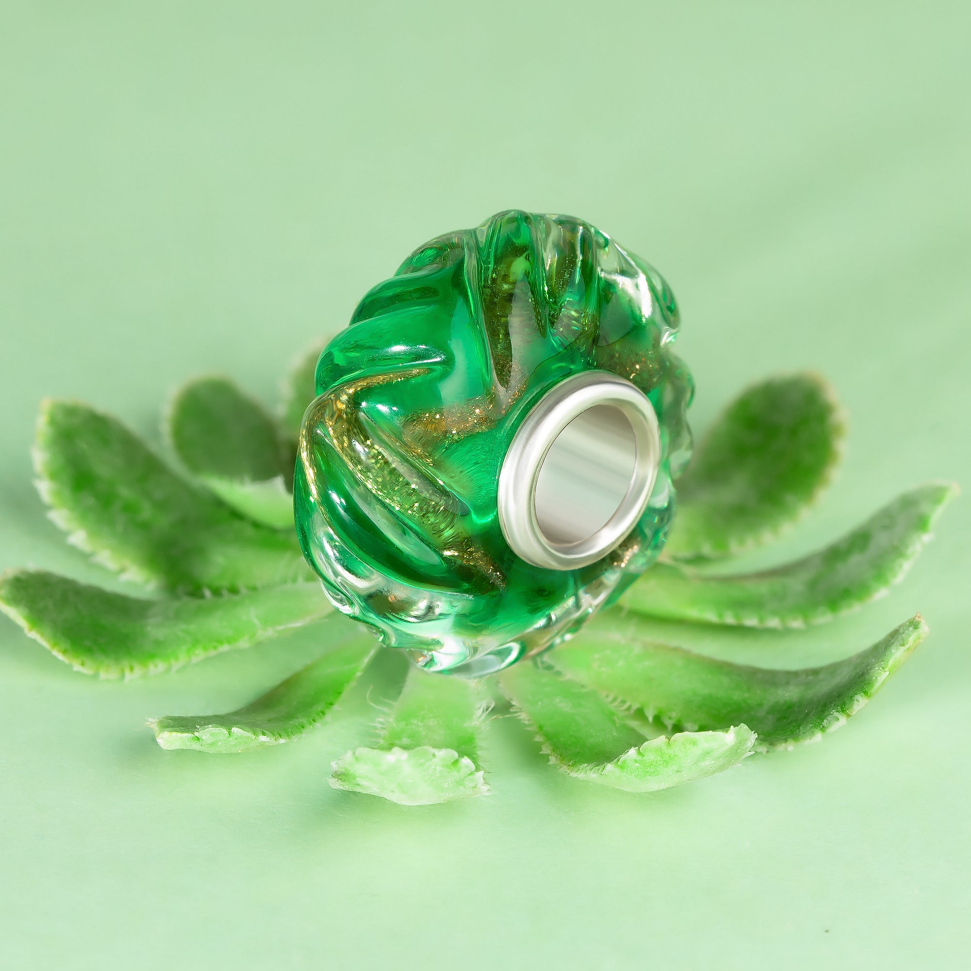 Elfbeads Kiwi Gold Sprinkles Roll green; silver glass Bead by The Alternative Bead. Your official Elfbeads Retailer from Germany